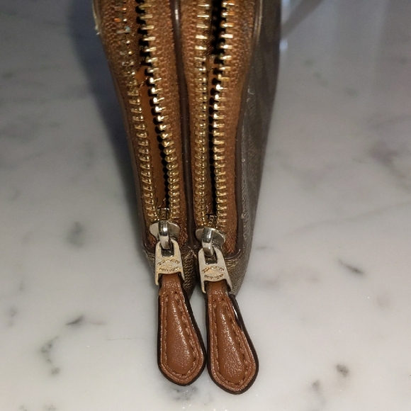 Coach Signature Brown Wristlet - Picture 10 of 13